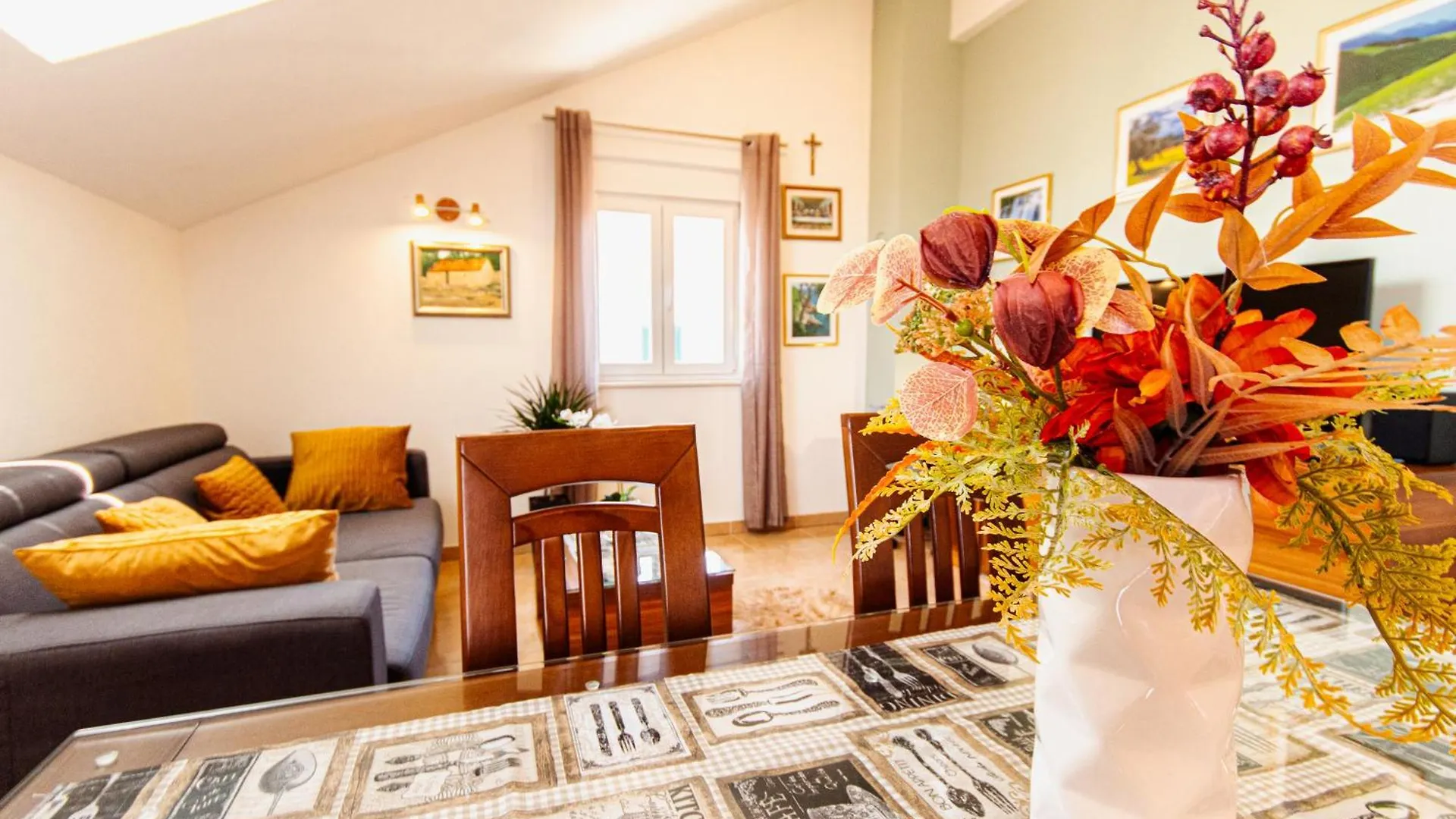 Spacious Sea View Apartment Near Marjan & Beach Split
