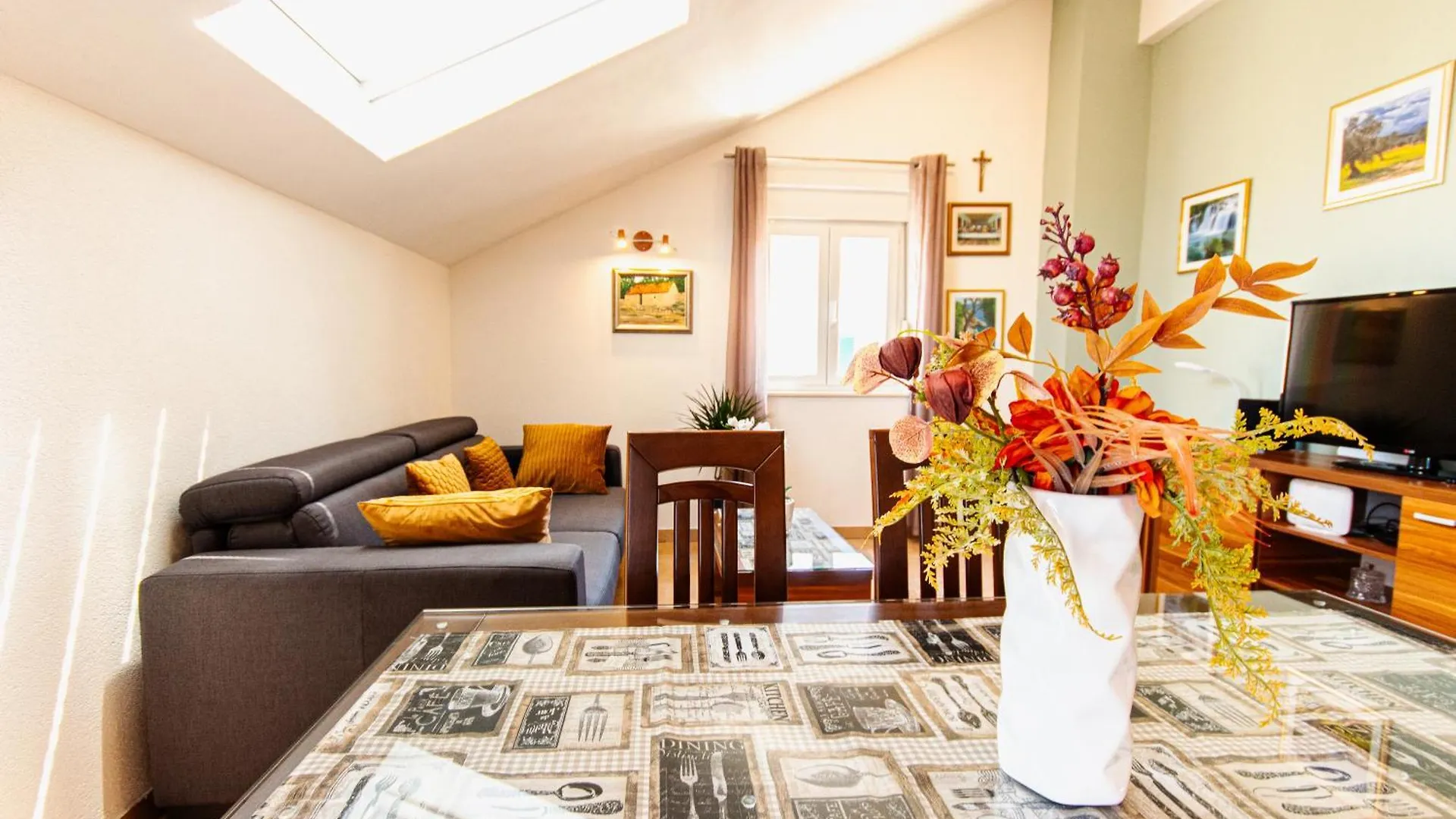 Spacious Sea View Apartment Near Marjan & Beach Split