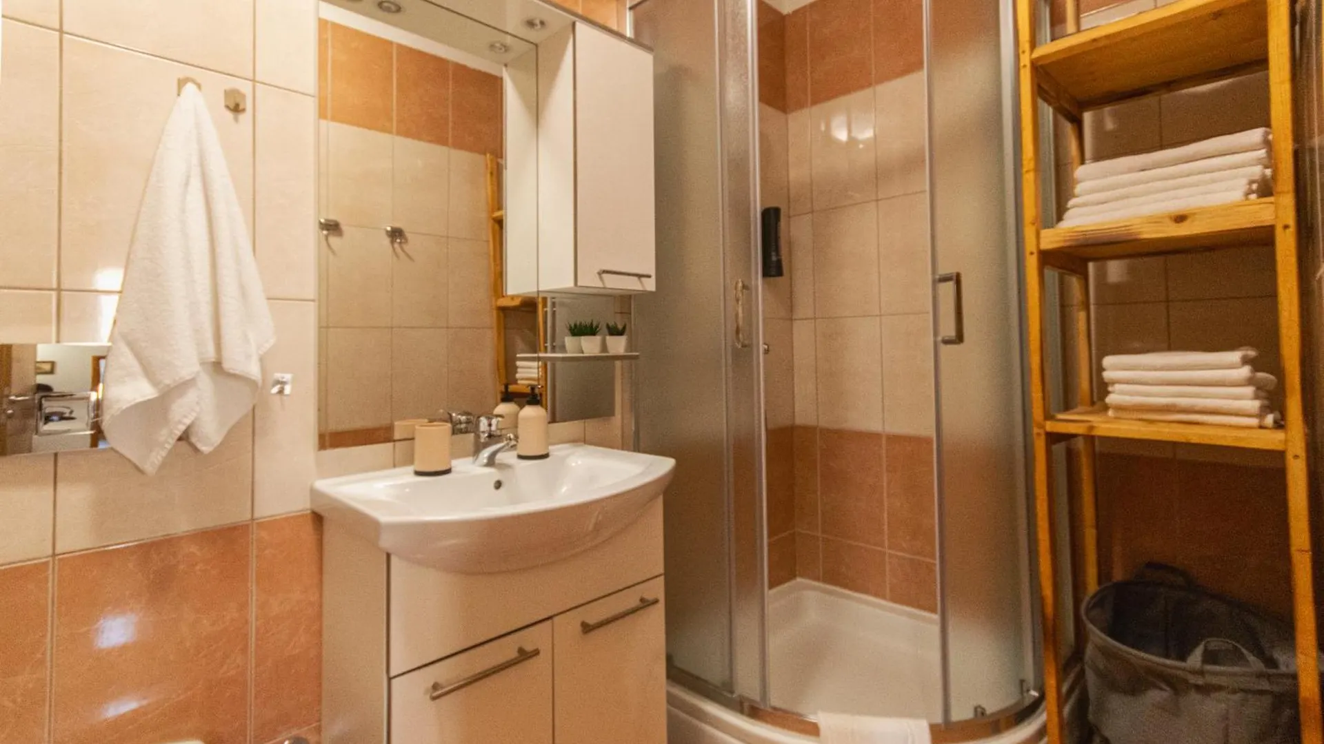 Spacious Sea View Apartment Near Marjan & Beach Split