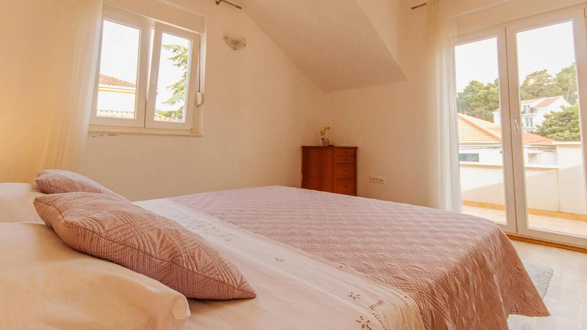 Spacious Sea View Apartment Near Marjan & Beach Split
